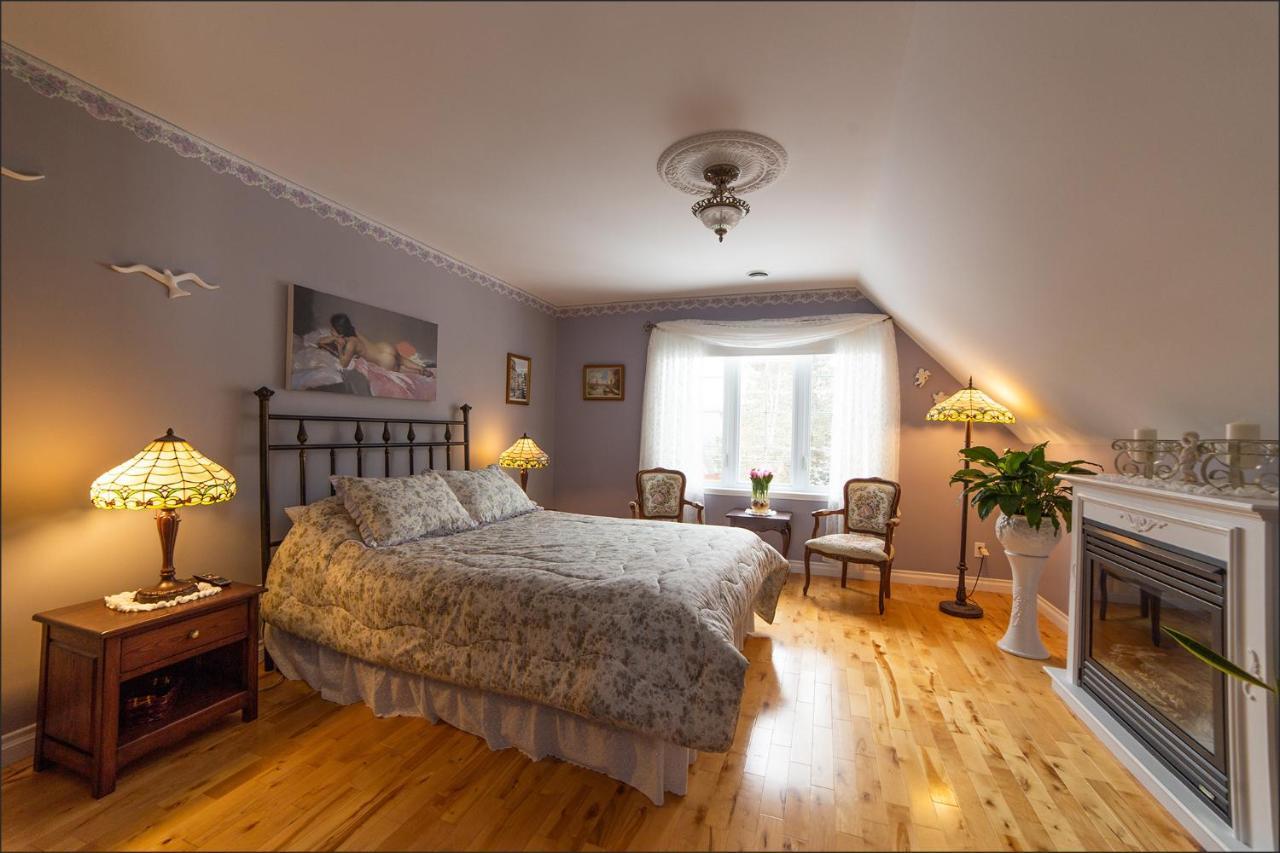 Au Coeur De Saint-Sauveur Bed & Breakfast Eksteriør bilde